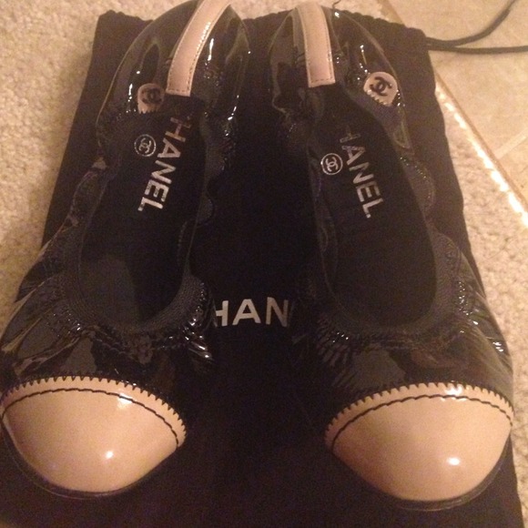 Black and Tan chanel flats - Picture 3 of 3