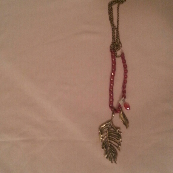 NEW Long leaf necklace