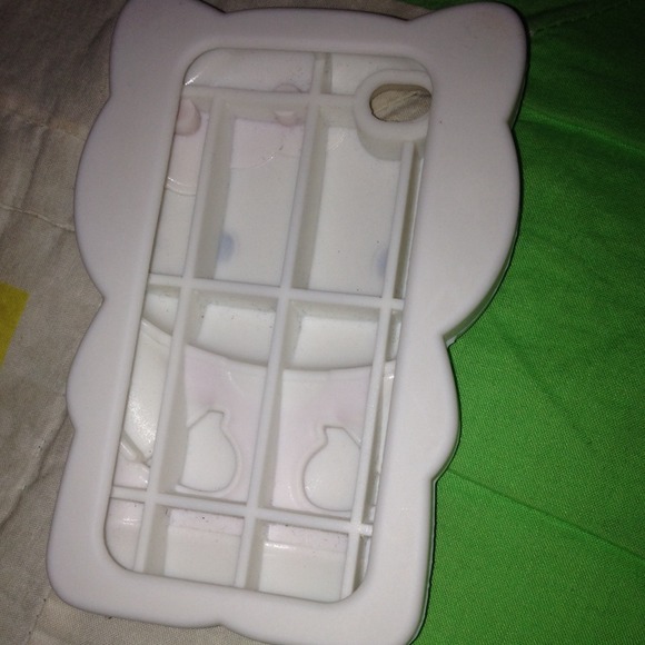 Hello Kitty IPhone 4/4S Case - Picture 2 of 2