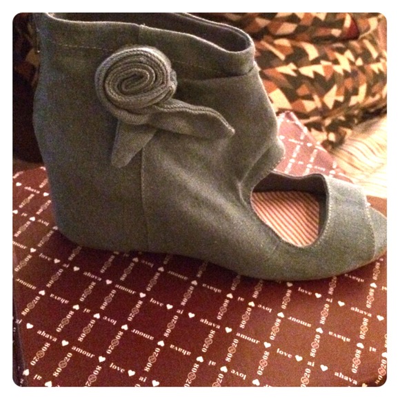Flora light denim wedges