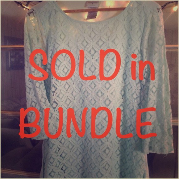 SOLD IN BUNDLE! Beautiful lace top