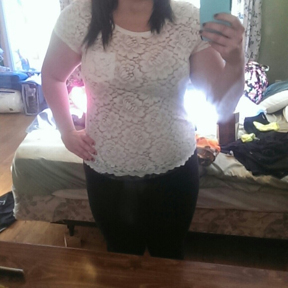 Hollister t shirt - Picture 1 of 3