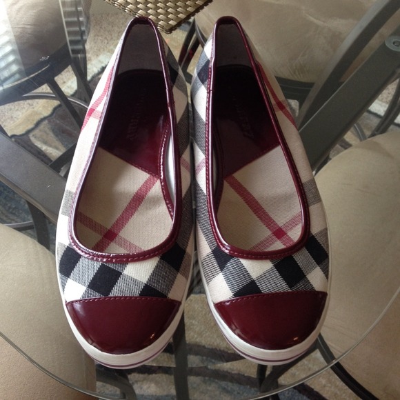 RESERVED!! Authentic Burberry shoes!
