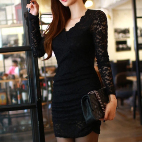 Black Lace V-Neck Long Sleeve Dress