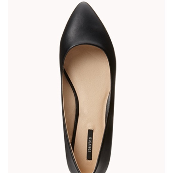 ❌SOLD IN BUNDLE❌Forever 21 black flats BNWOT