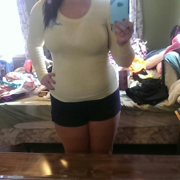 Hollister t shirt - Picture 1 of 4