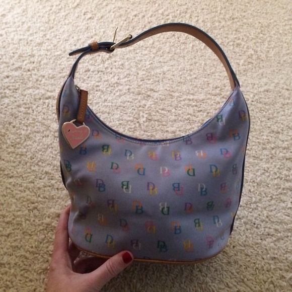 Dooney & Bourke Handbags - Dooney and Bourke purse 👜