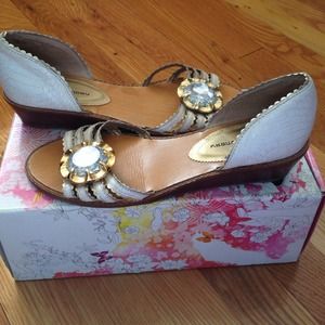 “Olliie" Chinese Laundry Sandals