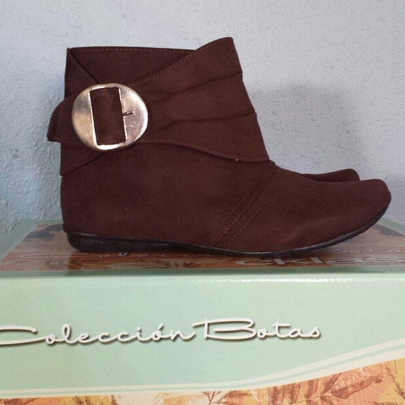 Ankle flat booties