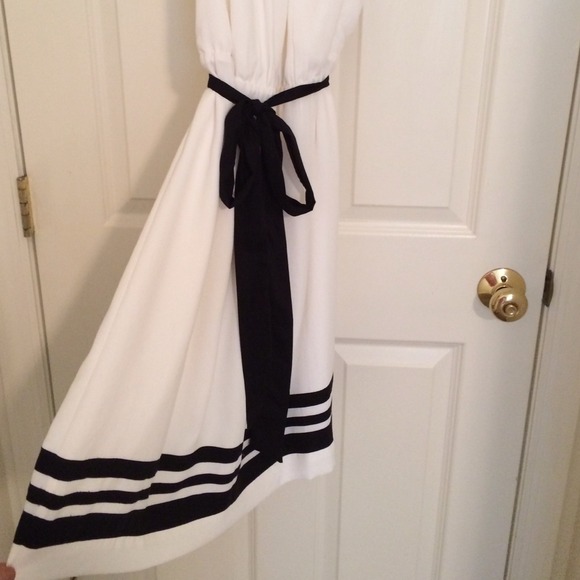 Dress - Picture 4 of 4