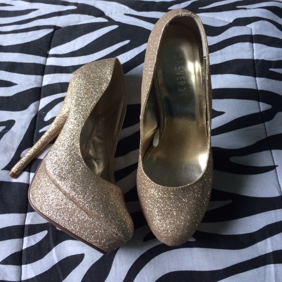Gold Pumps❌SOLD❌ - Picture 1 of 3