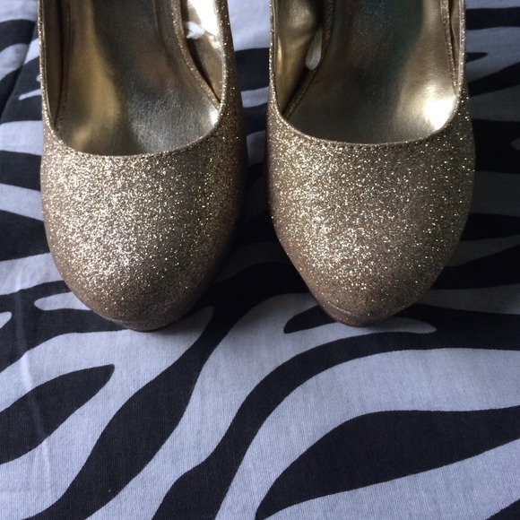 Gold Pumps❌SOLD❌ - Picture 2 of 3