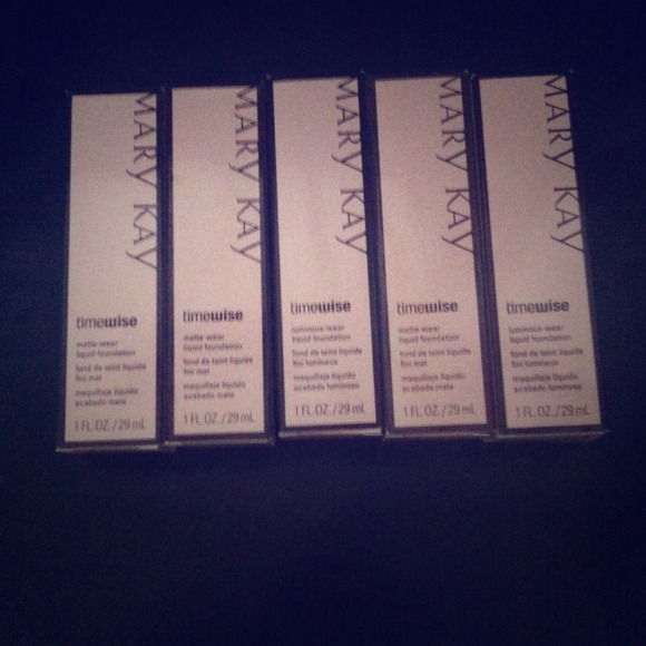 Matte and luminous wear Mary Kay foundation