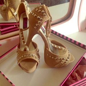 Beige studded heels.