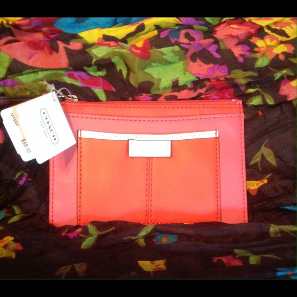 NWT Coach Daisy Spec Wallet