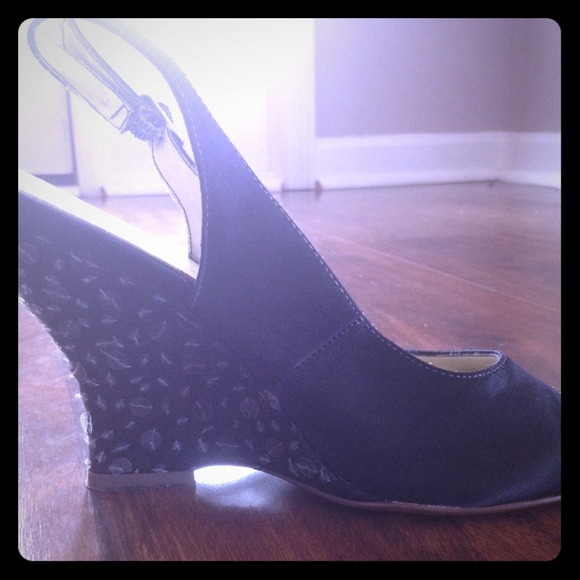 Black strap open toe heels