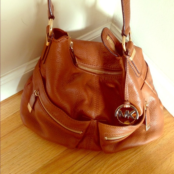 🔴Sale-Michael Kors over the shoulder leather bag