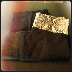 VS YOGA PANT WITH SNAKE PATTERN