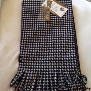 Black & white houndstooth scarf