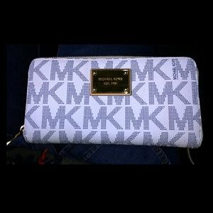 Beautiful Michael Kors Wallet