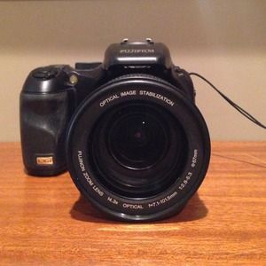 Fujifilm Finepix S200 EXR Digital Camera