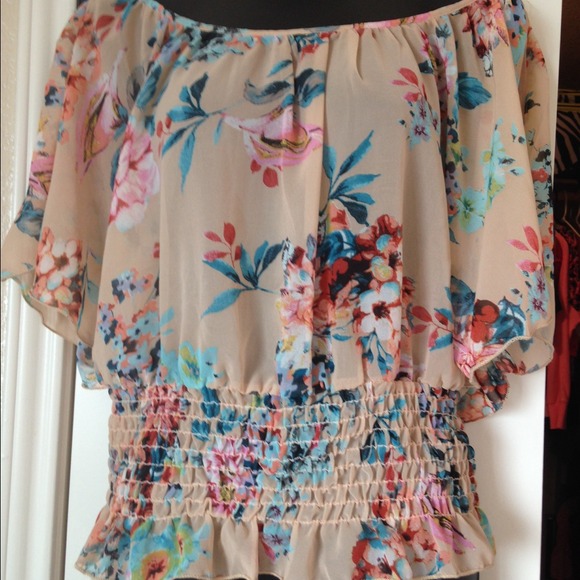 SOLD Flower blouse - Picture 1 of 1