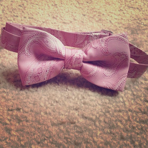 Pink Bow tie ⛔️⛔️HOLD⛔️⛔️
