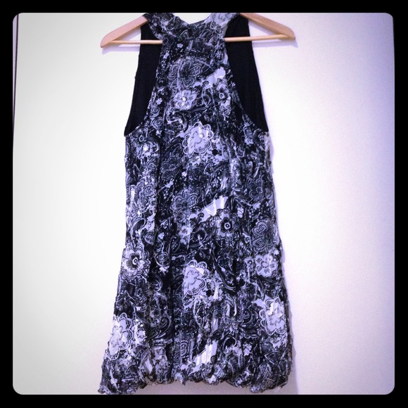 Black & white print tank