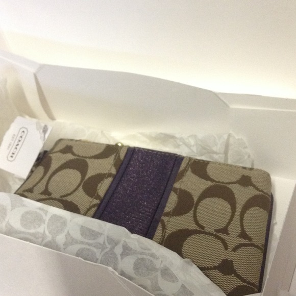 Authentic Coach Wallet - Picture 1 of 4