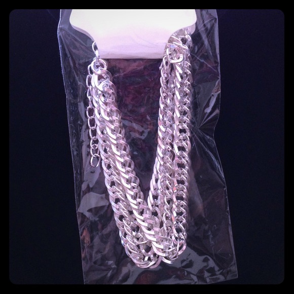 🎨NWT 3 Strands Shiny Silver-tone Bracelet🎨