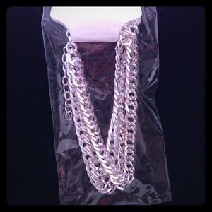 🎨NWT 3 Strands Shiny Silver-tone Bracelet🎨