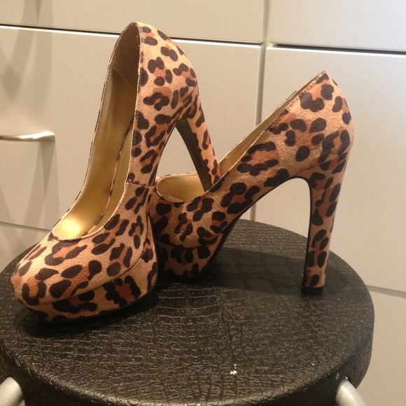 Leopard print platform heels size 6