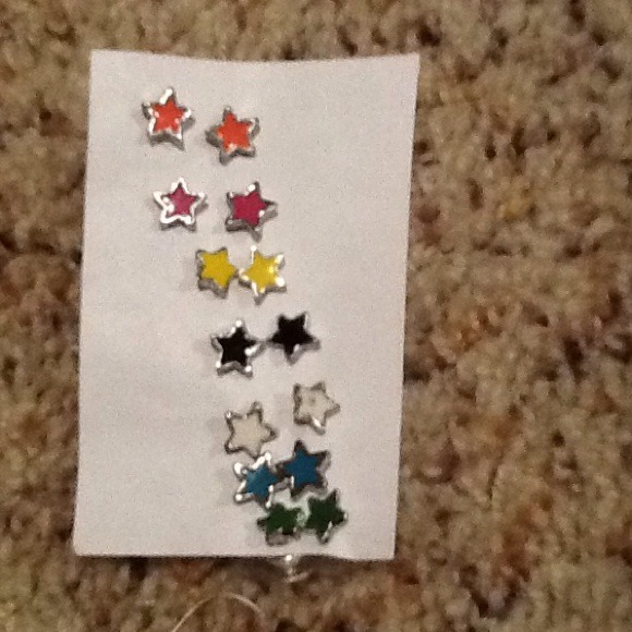 7 pairs of earrings