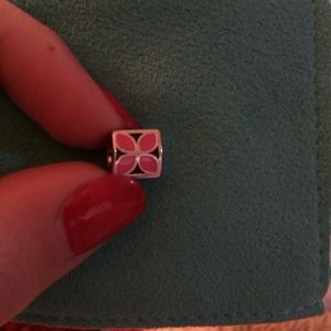 🚫🚫SOLD Pandora charm Pink Bluet