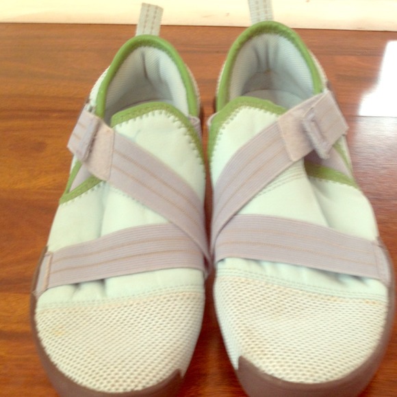 Puma tennis shoes