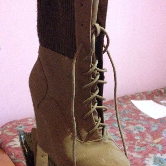 🔴Sold🔴 Tan boot heels