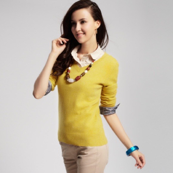 100% wool V-neck sweater - Picture 1 of 4