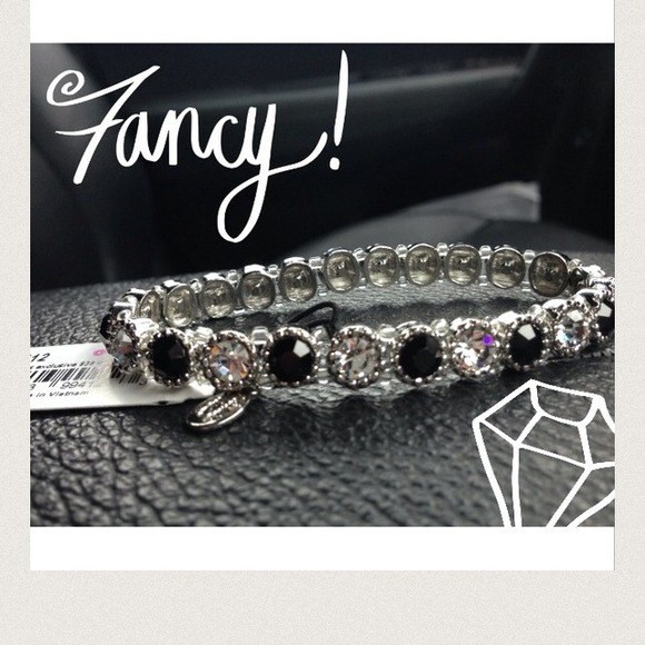 π«Soldπ«βοΈHPβοΈ Crystal Luxe bracelet - Picture 3 of 4