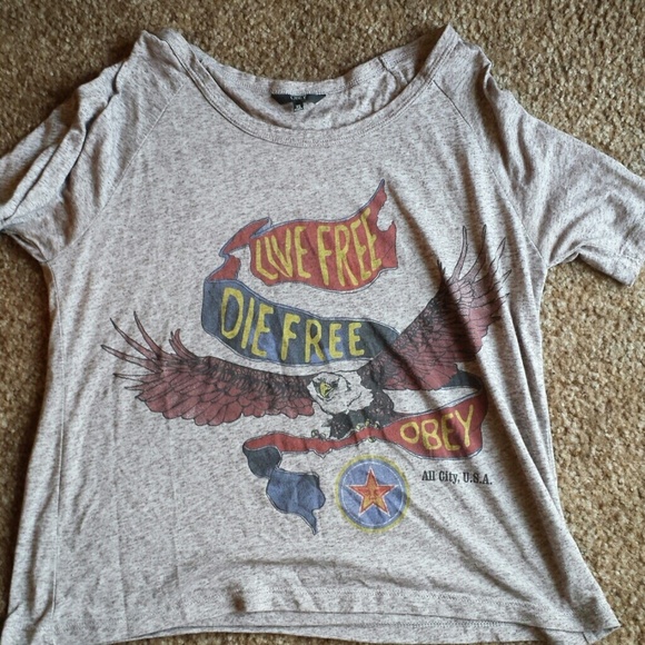 Obey cropped shirt says xs but fits small aswell - Picture 1 of 2