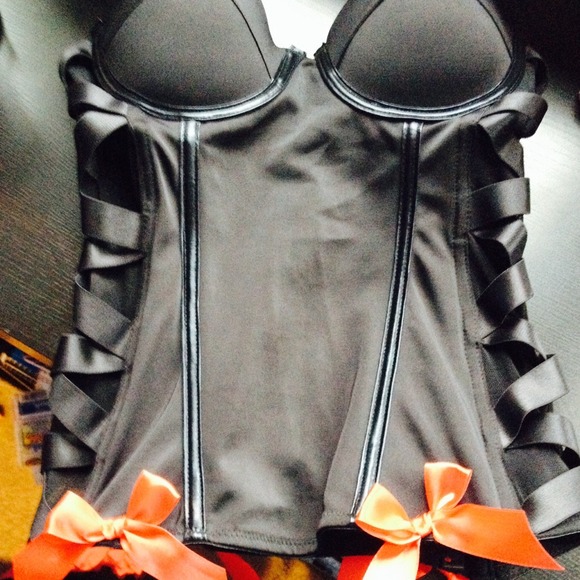 NWOT bought a corset didn't look at tags ! 32A