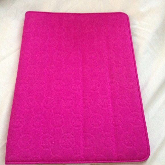 ❌SOLD❌ Michael Kors 💯 auth neoprene ipad case