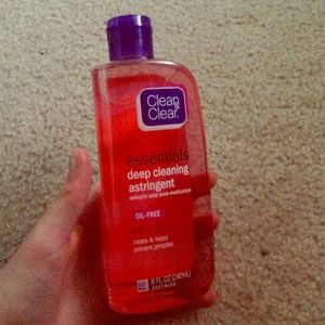 BRAND NEW! Deep cleaning astringent!!