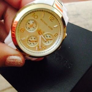 Authentic MK5146 watch.