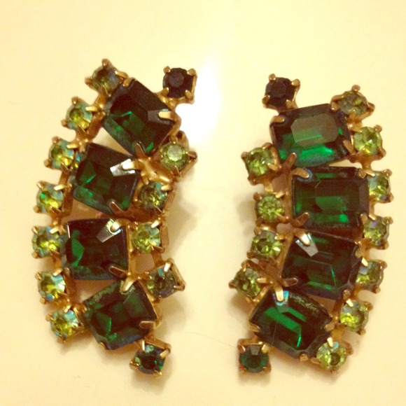 Beautiful Emerald earrings 👂✨