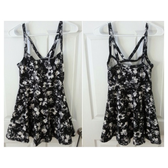 Forever 21 Cutout Floral Dress in Black