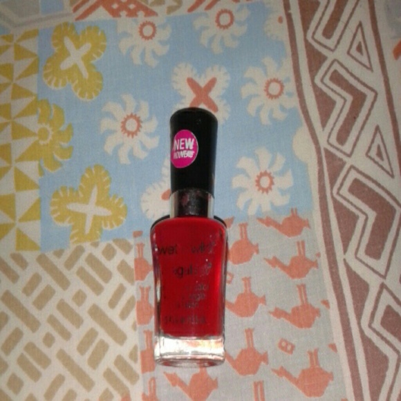 Wet and wild red professional brush - Picture 1 of 2