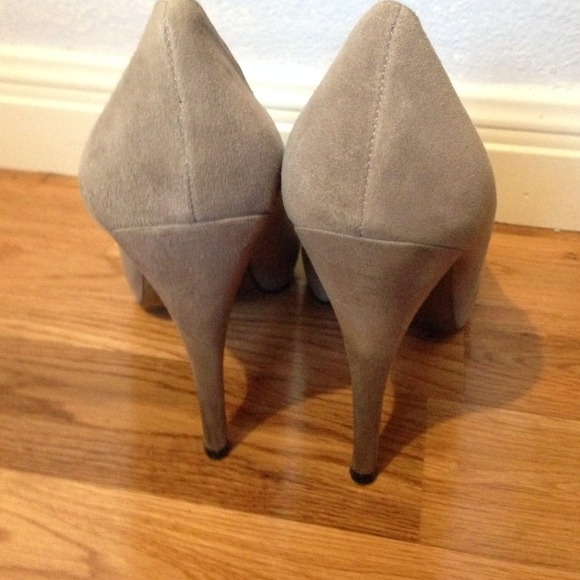 Heels. - Picture 2 of 4