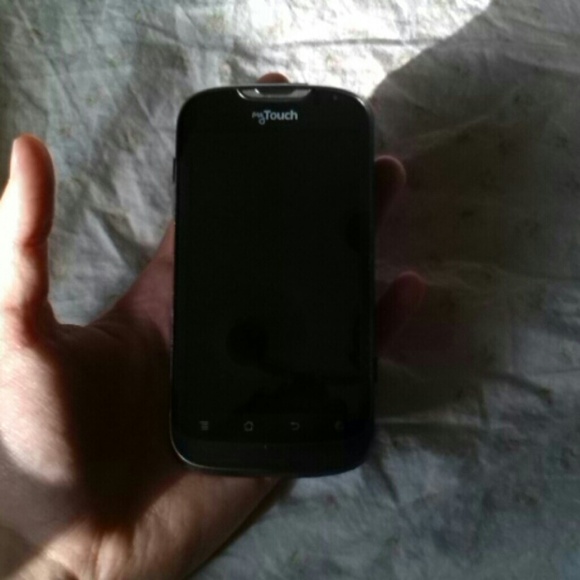 Mytouch T-Mobile smartphone - Picture 2 of 4