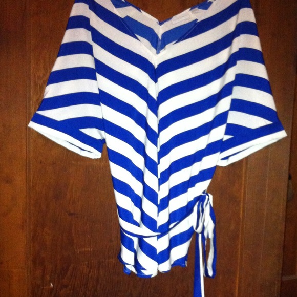 NY&Company royal blue and cream chevron top