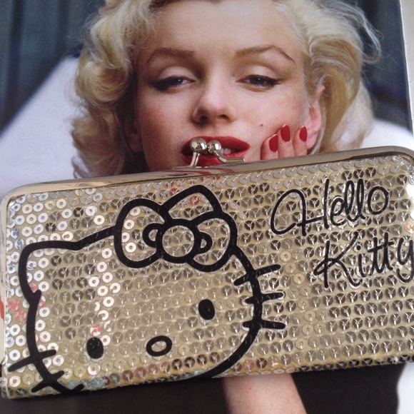 Hello Kitty Clutches & Wallets - Hello kitty clutch wallet